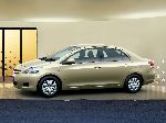 Automobiel Toyota Belta kenmerken, foto 2