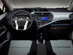 Ավտոմեքենա Toyota Prius C բնութագրերը, լուսանկար 6