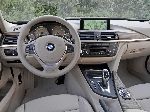 写真 11 車 BMW 3 serie セダン (E90/E91/E92/E93 2004 2010)