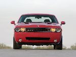 صورة فوتوغرافية 2 سيارة Dodge Challenger كوبيه 2 باب (3 جيل 2008 2014)