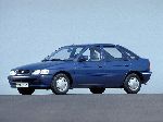 写真 6 車 Ford Escort ハッチバック 5-扉 (6 世代 1995 2000)