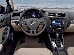 صورة فوتوغرافية 6 سيارة Volkswagen Jetta سيدان (6 جيل 2010 2014)