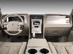 Foto 13 Auto Lincoln Navigator L SUV 5-langwellen (3 generation 2007 2014)