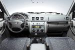 fotosurat 11 Avtomobil UAZ Patriot SUV (2 avlod 2014 2017)