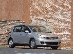 foto Mobil Nissan Versa hatchback