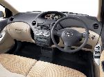 foto şəkil 10 Avtomobil Toyota Vitz RS hetçbek 5-qapı (XP130 2010 2014)