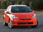 Аутомобил Toyota Prius C карактеристике, фотографија 2