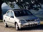 Araba Opel Astra sedan karakteristikleri, fotoğraf 18