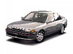 Automobiel Mazda Familia sedan kenmerken, foto 6