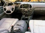 фотографија 9 Ауто Toyota Sequoia Теренац (1 генерација 2001 2005)